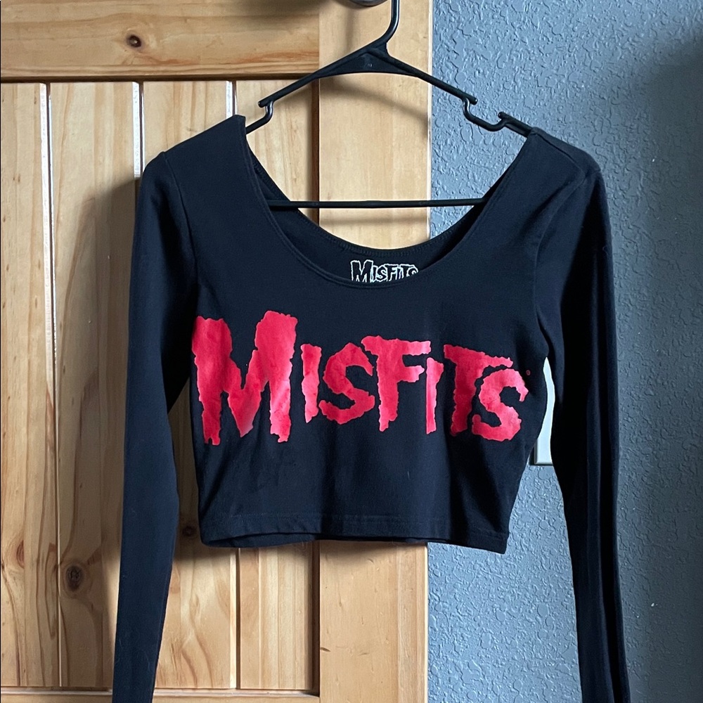 Hot Topic Black and Red Misfits Crop Top